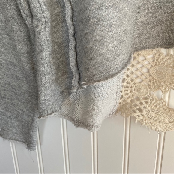 Free People cropped grey sweatshirt SIZE XS decorative open lacy back - Picture 7 of 8